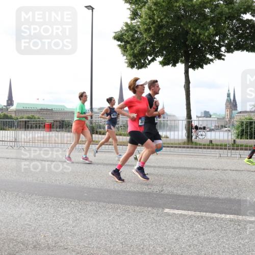 29.06.2025 - hella hamburg halbmarathon Lena Gebhardt http://msf.ph/oto/8296467 29.06.2025 10:21:32 Lombardsbrücke 381, 1028, 1072, 1158, 1266, 1401, 1658, 1668, 2172, 2271, 2315, 2353, 2383, 2529, 2635, 2815, 2956, 2986, 3122, 3161, 3453, 3770, 3817, 3825, 3826, 4289, 4375, 4376, 4697, 4786, 5122, 5373, 5395, 5412, 5493, 5759, 5767, 5957, 6086, 6103, 6275, 6308, 6475, 6805, 6844, 7075, 7228, 7375, 7522, 7553, 7608, 7612, 7672, 7781, 8095, 8286, 8715, 8726, 8844, 8896, 9100, 9108, 9369, 9483, 9499, 9501, 9532, 9624, 10374, 10602, 10874, 11698, 12175, 13057 meine-sportfotos.de