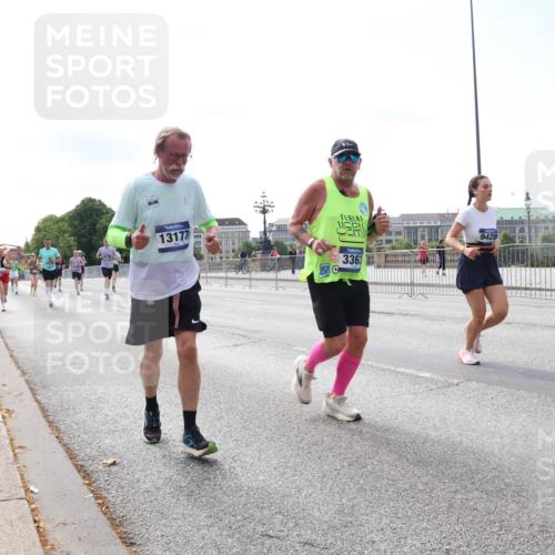 29.06.2025 - hella hamburg halbmarathon Lena Gebhardt http://msf.ph/oto/8296494 29.06.2025 10:12:00 Lombardsbrücke 1062, 1328, 1531, 1790, 1866, 1992, 2661, 3363, 3746, 4227, 5379, 5605, 7474, 7571, 8115, 8807, 8810, 9191, 9253, 9428, 9705, 10042, 10409, 10428, 11321, 11507, 11509, 11525, 11537, 11581, 11917, 12473, 13171, 13177, 13203, 13542, 13939, 13958, 14008, 14060, 14196, 14313, 14384, 15137, 15945, 16379, 16976, 17080, 17638, 17774, 17866, 18261, 18278, 18395, 18429, 18655 meine-sportfotos.de