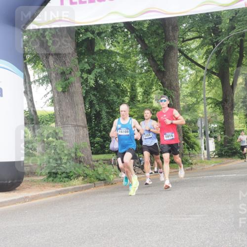 29.06.2025 - hella hamburg halbmarathon KatJ http://msf.ph/oto/8296499 29.06.2025 10:13:35 Zwischen KM18-KM19 2459, 6699, 6816 meine-sportfotos.de