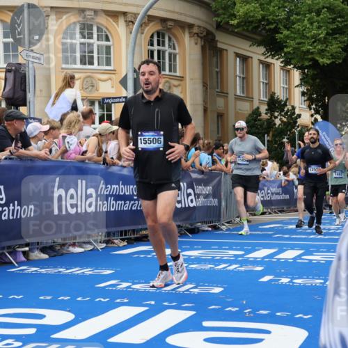 29.06.2025 - hella hamburg halbmarathon Strokosch-Dieckow http://msf.ph/oto/8296500 29.06.2025 10:52:05 Ziel 1482, 2397, 2595, 4033, 5032, 5093, 5336, 5378, 6390, 6897, 7130, 7409, 7732, 8413, 8977, 9082, 12135, 12580, 13726, 14248, 14300, 15275, 15356, 15506, 15829, 16003, 16179, 16320, 16591, 16666, 17033, 17130, 17978, 18475, 18801 meine-sportfotos.de