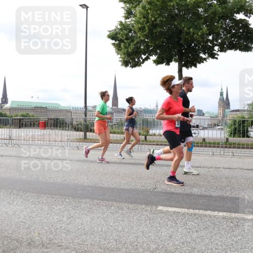 29.06.2025 - hella hamburg halbmarathon Lena Gebhardt http://msf.ph/oto/8296504 29.06.2025 10:21:32 Lombardsbrücke 1028, 1072, 1158, 1266, 1401, 1658, 1668, 2172, 2271, 2315, 2353, 2383, 2529, 2635, 2815, 2956, 2986, 3122, 3161, 3453, 3770, 3817, 3825, 3826, 4289, 4375, 4376, 4697, 4786, 5122, 5373, 5395, 5412, 5493, 5759, 5767, 5957, 6086, 6103, 6275, 6308, 6475, 6805, 6844, 7075, 7228, 7375, 7522, 7553, 7608, 7612, 7672, 7781, 8095, 8286, 8715, 8726, 8844, 8896, 9100, 9108, 9369, 9483, 9499, 9501, 9532, 9624, 10374, 10602, 10874, 11698, 12175, 13057 meine-sportfotos.de