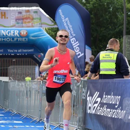 29.06.2025 - hella hamburg halbmarathon Strokosch-Dieckow http://msf.ph/oto/8296532 29.06.2025 10:18:02 Ziel 17786, 19072 meine-sportfotos.de