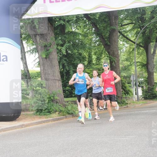 29.06.2025 - hella hamburg halbmarathon KatJ http://msf.ph/oto/8296549 29.06.2025 10:13:35 Zwischen KM18-KM19 2459, 6699, 6816 meine-sportfotos.de