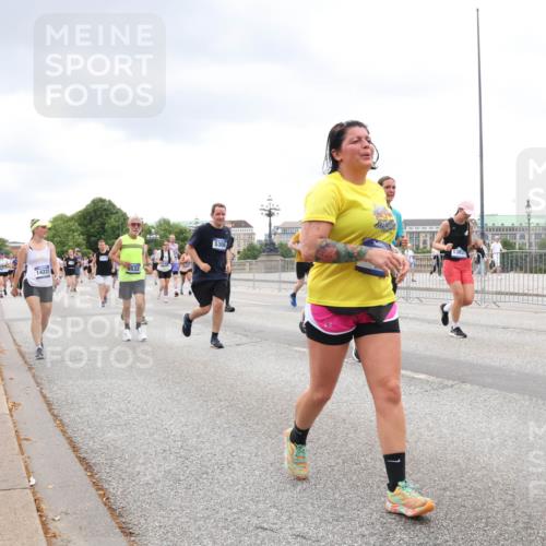 29.06.2025 - hella hamburg halbmarathon Lena Gebhardt http://msf.ph/oto/8296554 29.06.2025 10:56:08 Lombardsbrücke 14221, 8532, 5306, 1113, 1738, 1909, 2095, 2793, 2915, 3101, 3244, 3257, 3268, 4083, 4265, 4354, 4470, 4473, 4836, 4896, 5220, 5222, 5306, 5575, 5580, 5693, 5757, 5994, 6055, 6056, 6113, 6257, 6494, 6594, 6690, 6968, 7025, 7028, 7090, 7516, 7616, 7969, 8005, 8110, 8305, 8517, 8527, 8532, 8533, 8648, 8766, 9383, 9435, 9548, 9606, 9838, 9861, 9865, 9948, 9953, 9956, 10436, 10438, 10449, 10593, 10640, 10740, 10784, 10987, 11903, 11962, 11963, 12695 meine-sportfotos.de