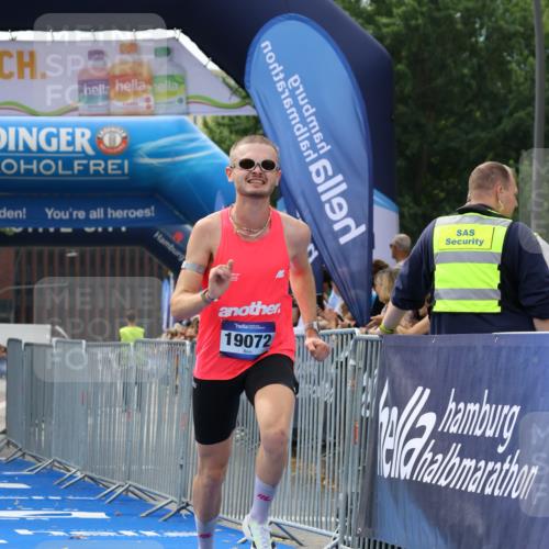 29.06.2025 - hella hamburg halbmarathon Strokosch-Dieckow http://msf.ph/oto/8296571 29.06.2025 10:18:01 Ziel 17786, 19072 meine-sportfotos.de