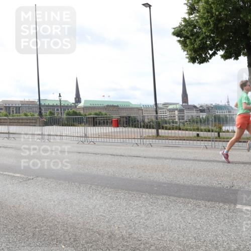 29.06.2025 - hella hamburg halbmarathon Lena Gebhardt http://msf.ph/oto/8296578 29.06.2025 10:21:33 Lombardsbrücke 14116, 1028, 1072, 1158, 1191, 1250, 1266, 1401, 1658, 1668, 1958, 2172, 2271, 2315, 2353, 2383, 2529, 2635, 2815, 2956, 2986, 3122, 3161, 3453, 3770, 3817, 3825, 3826, 4289, 4375, 4376, 4697, 4786, 5122, 5373, 5395, 5412, 5493, 5759, 5767, 5957, 6086, 6103, 6275, 6308, 6475, 6805, 6844, 7075, 7228, 7375, 7522, 7553, 7612, 7672, 7781, 8095, 8286, 8715, 8726, 8844, 8896, 9100, 9108, 9369, 9483, 9499, 9501, 9532, 9624, 10374, 10602, 10874, 11698, 12175 meine-sportfotos.de
