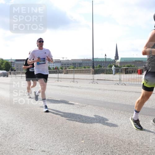 29.06.2025 - hella hamburg halbmarathon Lena Gebhardt http://msf.ph/oto/8296588 29.06.2025 09:46:46 Lombardsbrücke 10477, 7466, 3199, 17137, 1053, 1344, 1396, 1411, 1577, 1889, 2243, 3005, 3955, 4477, 4944, 5048, 5152, 5193, 5660, 6683, 7080, 7466, 7534, 7622, 7628, 7867, 7901, 8312, 8323, 8784, 8864, 10298, 10477, 10865, 10927, 10929, 11230, 11304, 11661, 11898, 12447, 12899, 12987, 13199, 13252, 13493, 13494, 13617, 13729, 13961, 14069, 14276, 14310, 14385, 15902, 16065, 16140, 16243, 16811, 16931, 16957, 17213 meine-sportfotos.de