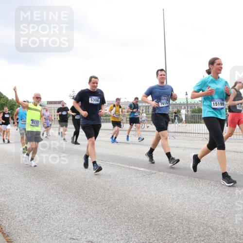 29.06.2025 - hella hamburg halbmarathon Lena Gebhardt http://msf.ph/oto/8296619 29.06.2025 10:56:09 Lombardsbrücke 6494, 14221, 8532, 3263, 5306, 7616, 15199, 136, 1113, 1738, 1909, 2095, 2793, 2915, 3101, 3257, 3268, 4083, 4265, 4354, 4470, 4473, 4836, 4896, 5220, 5222, 5306, 5575, 5580, 5693, 5757, 5994, 6055, 6056, 6113, 6257, 6494, 6594, 6690, 6968, 7025, 7028, 7090, 7516, 7616, 7711, 7969, 8005, 8110, 8305, 8517, 8532, 8533, 8648, 8766, 9383, 9435, 9548, 9606, 9838, 9861, 9865, 9948, 9953, 9956, 10436, 10438, 10449, 10593, 10640, 10740, 10784, 10987, 11903, 11962, 11963, 12695 meine-sportfotos.de