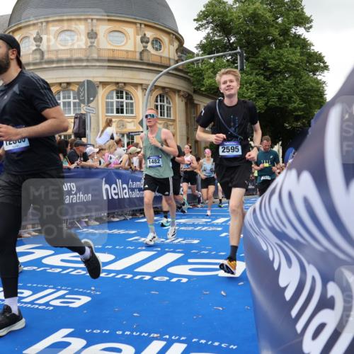 29.06.2025 - hella hamburg halbmarathon Strokosch-Dieckow http://msf.ph/oto/8296628 29.06.2025 10:52:09 Ziel 1482, 2397, 2595, 4419, 4837, 5032, 5087, 5093, 5378, 5482, 6897, 7732, 9074, 9082, 12135, 12580, 13726, 14248, 14300, 15275, 15506, 15829, 16003, 16179, 16320, 16591, 16666, 17033, 17130, 18475, 18801 meine-sportfotos.de