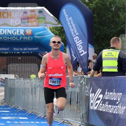 29.06.2025 - hella hamburg halbmarathon Strokosch-Dieckow http://msf.ph/oto/8296667 29.06.2025 10:18:01 Ziel 17786, 19072 meine-sportfotos.de