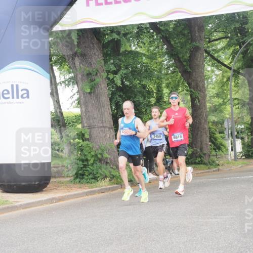 29.06.2025 - hella hamburg halbmarathon KatJ http://msf.ph/oto/8296672 29.06.2025 10:13:35 Zwischen KM18-KM19 2459, 6699, 6816 meine-sportfotos.de
