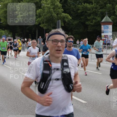 29.06.2025 - hella hamburg halbmarathon Jannik Wohlers http://msf.ph/oto/8296674 29.06.2025 10:36:48 Lombardsbrücke 1022, 1276, 1488, 1490, 1597, 1819, 2016, 2031, 2072, 2104, 2272, 2480, 3127, 3714, 4097, 4347, 4733, 5146, 5224, 5538, 5560, 5640, 5786, 5940, 6172, 6584, 6804, 7202, 7235, 7707, 7823, 8007, 8257, 8258, 8315, 8811, 9054, 9055, 10762, 10931, 11246, 11843, 11980, 12087, 12103, 12184, 12463, 13077, 13695, 13783, 13970, 13971, 14202, 14343, 14396, 14779, 14915, 15084, 15106, 15353, 15475, 15907, 16192, 16304, 16782, 16831, 17388, 17591, 17687, 17688, 17794, 18578, 18710 meine-sportfotos.de