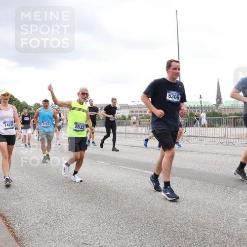 29.06.2025 - hella hamburg halbmarathon Lena Gebhardt http://msf.ph/oto/8296708 29.06.2025 10:56:10 Lombardsbrücke 14221, 4473, 6494, 8532, 5306, 7616, 1113, 1738, 1909, 2095, 2793, 2915, 3101, 3257, 3268, 3987, 4083, 4265, 4354, 4470, 4473, 4836, 4896, 5220, 5222, 5306, 5575, 5580, 5693, 5757, 5994, 6055, 6056, 6113, 6257, 6494, 6594, 6690, 6968, 7025, 7028, 7090, 7516, 7616, 7711, 7969, 8005, 8110, 8305, 8517, 8532, 8533, 8648, 8766, 9383, 9435, 9548, 9606, 9838, 9861, 9865, 9948, 9953, 9956, 10436, 10438, 10449, 10640, 10740, 10784, 10987, 11903, 11962, 11963, 12695 meine-sportfotos.de
