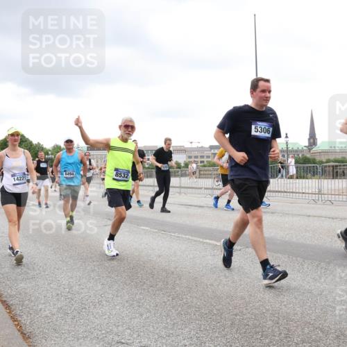 29.06.2025 - hella hamburg halbmarathon Lena Gebhardt http://msf.ph/oto/8296753 29.06.2025 10:56:10 Lombardsbrücke 14221, 4473, 6494, 8532, 5306, 7616, 1113, 1738, 1909, 2095, 2793, 2915, 3101, 3257, 3268, 3987, 4083, 4265, 4354, 4470, 4473, 4836, 4896, 5220, 5222, 5306, 5575, 5580, 5693, 5757, 5994, 6055, 6056, 6113, 6257, 6494, 6594, 6690, 6968, 7025, 7028, 7090, 7516, 7616, 7711, 7969, 8005, 8110, 8305, 8517, 8532, 8533, 8648, 8766, 9383, 9435, 9548, 9606, 9838, 9861, 9865, 9948, 9953, 9956, 10436, 10438, 10449, 10640, 10740, 10784, 10987, 11903, 11962, 11963, 12695 meine-sportfotos.de