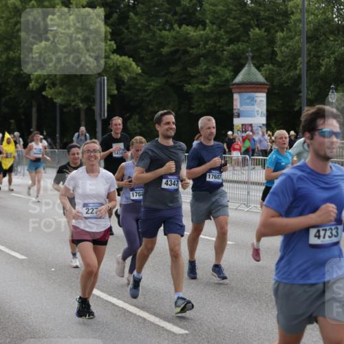 29.06.2025 - hella hamburg halbmarathon Jannik Wohlers http://msf.ph/oto/8296768 29.06.2025 10:36:49 Lombardsbrücke 1022, 1276, 1337, 1488, 1490, 1597, 1819, 2016, 2031, 2072, 2104, 2272, 2480, 2486, 3127, 3714, 4097, 4347, 4733, 5146, 5224, 5538, 5560, 5640, 5786, 5940, 6172, 6584, 6804, 7202, 7235, 7707, 7823, 8007, 8257, 8258, 8315, 8811, 9054, 9055, 10762, 10931, 11246, 11843, 11980, 12087, 12103, 12463, 13077, 13695, 13783, 13970, 13971, 14202, 14343, 14396, 14779, 14915, 15084, 15106, 15353, 15475, 16192, 16782, 16831, 17388, 17591, 17687, 17688, 17794, 18578, 18710 meine-sportfotos.de