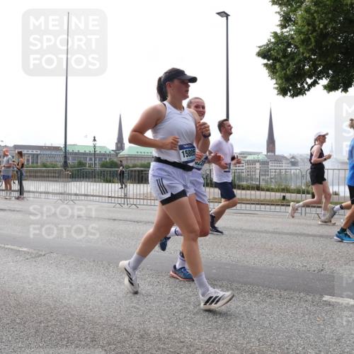 29.06.2025 - hella hamburg halbmarathon Lena Gebhardt http://msf.ph/oto/8296773 29.06.2025 10:36:47 Lombardsbrücke 12605, 15805, 0428, 1102, 1118, 1224, 1253, 1339, 1488, 1490, 1948, 1952, 1954, 2124, 2552, 2588, 3165, 3398, 3428, 3873, 3895, 4084, 4442, 4618, 4762, 4996, 5012, 5224, 5427, 5538, 5540, 5573, 5640, 5747, 5786, 5789, 5919, 6156, 6190, 6359, 6667, 6804, 7202, 7632, 7773, 8007, 8315, 8498, 8499, 8530, 8758, 8936, 8937, 8945, 9115, 9117, 9229, 9295, 9500, 9694, 13265, 15077, 17156, 17807, 18152, 18488 meine-sportfotos.de