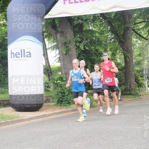 29.06.2025 - hella hamburg halbmarathon KatJ http://msf.ph/oto/8296779 29.06.2025 10:13:35 Zwischen KM18-KM19 2459, 6699, 6816 meine-sportfotos.de