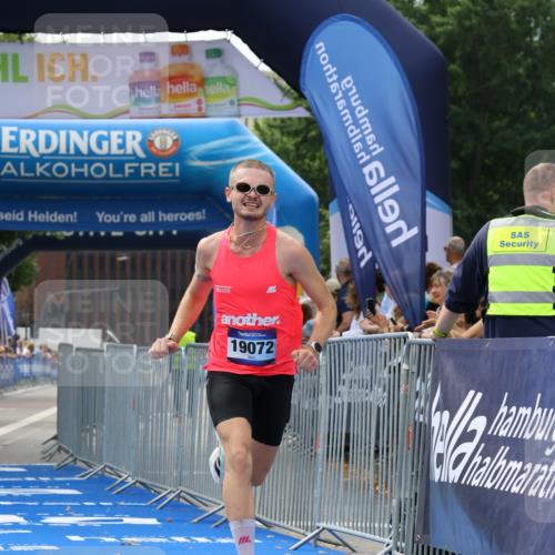 29.06.2025 - hella hamburg halbmarathon Strokosch-Dieckow http://msf.ph/oto/8296789 29.06.2025 10:18:01 Ziel 17786, 19072 meine-sportfotos.de