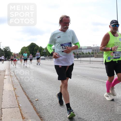 29.06.2025 - hella hamburg halbmarathon Lena Gebhardt http://msf.ph/oto/8296801 29.06.2025 10:12:00 Lombardsbrücke 1062, 1328, 1531, 1790, 1866, 1992, 2661, 3363, 3746, 4227, 5379, 5605, 7474, 7571, 8115, 8807, 8810, 9191, 9253, 9428, 9705, 10042, 10409, 10428, 11321, 11507, 11509, 11525, 11537, 11581, 11917, 12473, 13171, 13177, 13203, 13542, 13939, 13958, 14008, 14060, 14196, 14313, 14384, 15137, 15945, 16379, 16976, 17080, 17638, 17774, 17866, 18261, 18278, 18395, 18429, 18655 meine-sportfotos.de