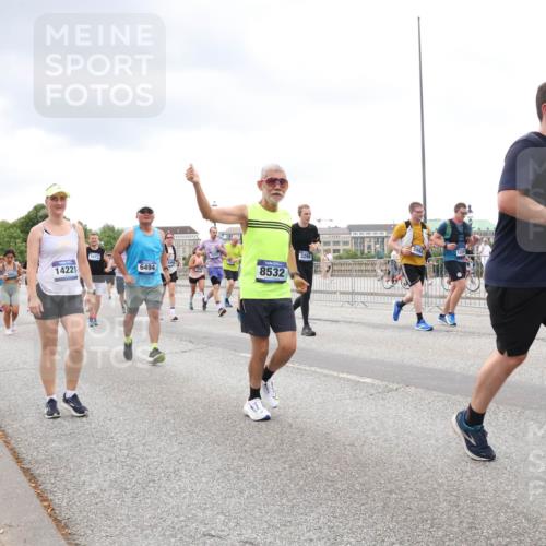 29.06.2025 - hella hamburg halbmarathon Lena Gebhardt http://msf.ph/oto/8296810 29.06.2025 10:56:10 Lombardsbrücke 14221, 4473, 6494, 8532, 3268, 530, 1113, 1738, 1909, 2095, 2793, 2915, 3101, 3257, 3268, 3987, 4083, 4265, 4354, 4470, 4473, 4836, 4896, 5220, 5222, 5306, 5575, 5580, 5693, 5757, 5994, 6055, 6056, 6113, 6257, 6494, 6594, 6690, 6968, 7025, 7028, 7090, 7516, 7616, 7711, 7969, 8005, 8110, 8305, 8517, 8532, 8533, 8648, 8766, 9383, 9435, 9548, 9606, 9838, 9861, 9865, 9948, 9953, 9956, 10436, 10438, 10449, 10640, 10740, 10784, 10987, 11903, 11962, 11963, 12695 meine-sportfotos.de