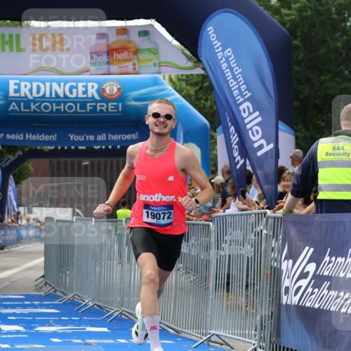 29.06.2025 - hella hamburg halbmarathon Strokosch-Dieckow http://msf.ph/oto/8296830 29.06.2025 10:18:01 Ziel 17786, 19072 meine-sportfotos.de
