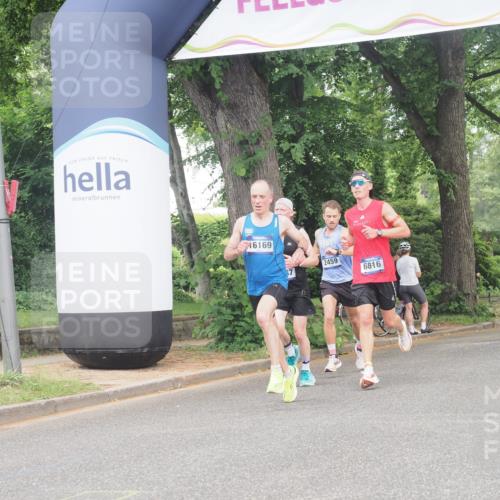 29.06.2025 - hella hamburg halbmarathon KatJ http://msf.ph/oto/8296831 29.06.2025 10:13:35 Zwischen KM18-KM19 2459, 6699, 6816 meine-sportfotos.de