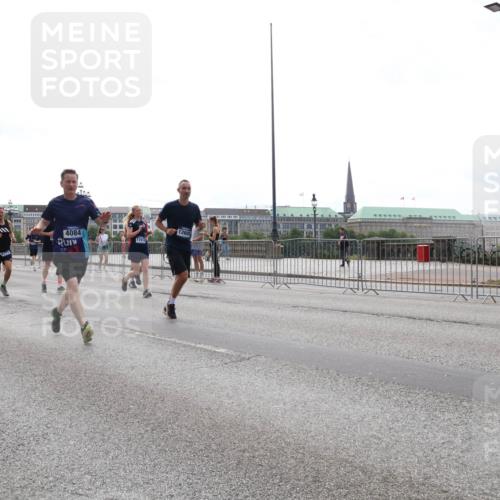 29.06.2025 - hella hamburg halbmarathon Lena Gebhardt http://msf.ph/oto/8296848 29.06.2025 10:36:47 Lombardsbrücke 10487, 4084, 1701, 1260, 1102, 1118, 1224, 1253, 1339, 1488, 1490, 1948, 1952, 1954, 2124, 2552, 2588, 3165, 3398, 3428, 3873, 3895, 4084, 4442, 4618, 4762, 4996, 5012, 5224, 5427, 5538, 5540, 5573, 5640, 5747, 5786, 5789, 5919, 6156, 6190, 6359, 6667, 6804, 7202, 7632, 7773, 8007, 8315, 8498, 8499, 8530, 8758, 8936, 8937, 8945, 9115, 9117, 9229, 9295, 9500, 9694, 13265, 15077, 17156, 17807, 18152, 18488 meine-sportfotos.de