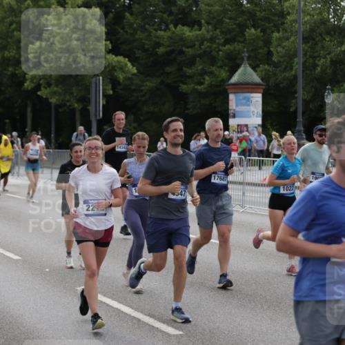 29.06.2025 - hella hamburg halbmarathon Jannik Wohlers http://msf.ph/oto/8296863 29.06.2025 10:36:49 Lombardsbrücke 1022, 1276, 1337, 1488, 1490, 1597, 1819, 2016, 2031, 2072, 2104, 2272, 2480, 2486, 3127, 3714, 4097, 4347, 4733, 5146, 5224, 5538, 5560, 5640, 5786, 5940, 6172, 6584, 6804, 7202, 7235, 7707, 7823, 8007, 8257, 8258, 8315, 8811, 9054, 9055, 10762, 10931, 11246, 11843, 11980, 12087, 12103, 12463, 13077, 13695, 13783, 13970, 13971, 14202, 14343, 14396, 14779, 14915, 15084, 15106, 15353, 15475, 16192, 16782, 16831, 17388, 17591, 17687, 17688, 17794, 18578, 18710 meine-sportfotos.de