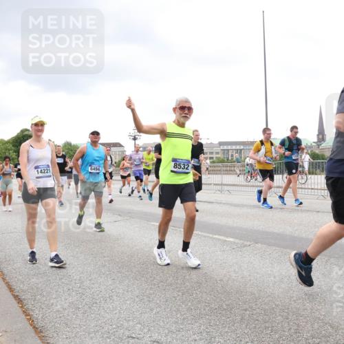 29.06.2025 - hella hamburg halbmarathon Lena Gebhardt http://msf.ph/oto/8296875 29.06.2025 10:56:10 Lombardsbrücke 14221, 4473, 6494, 8532, 1113, 1738, 1909, 2095, 2793, 2915, 3101, 3257, 3268, 3987, 4083, 4265, 4354, 4470, 4473, 4836, 4896, 5220, 5222, 5306, 5575, 5580, 5693, 5757, 5994, 6055, 6056, 6113, 6257, 6494, 6594, 6690, 6968, 7025, 7028, 7090, 7516, 7616, 7711, 7969, 8005, 8110, 8305, 8517, 8532, 8533, 8648, 8766, 9383, 9435, 9548, 9606, 9838, 9861, 9865, 9948, 9953, 9956, 10436, 10438, 10449, 10640, 10740, 10784, 10987, 11903, 11962, 11963, 12695 meine-sportfotos.de
