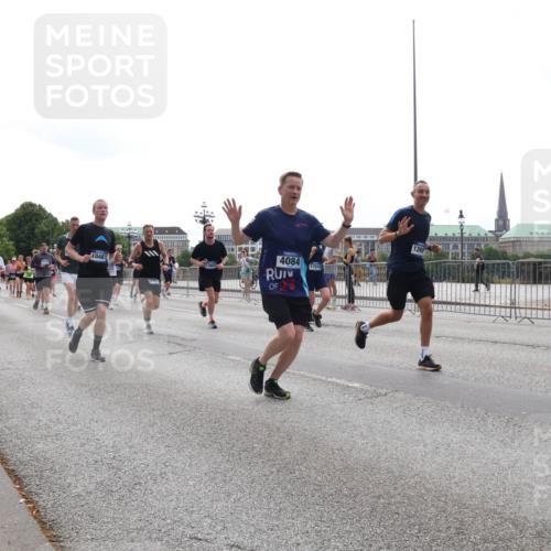 29.06.2025 - hella hamburg halbmarathon Lena Gebhardt http://msf.ph/oto/8296886 29.06.2025 10:36:48 Lombardsbrücke 10487, 4084, 17018, 1260, 1118, 1224, 1253, 1339, 1488, 1490, 1948, 1952, 1954, 2124, 2552, 2588, 3165, 3398, 3428, 3714, 3873, 3895, 4084, 4442, 4618, 4762, 4996, 5012, 5224, 5427, 5538, 5540, 5573, 5640, 5747, 5786, 5789, 5919, 6156, 6190, 6359, 6667, 6804, 7202, 7632, 7773, 8007, 8315, 8498, 8499, 8530, 8758, 8936, 8937, 8945, 9115, 9117, 9229, 9295, 9500, 9694, 13265, 15077, 17156, 17807, 18152, 18488 meine-sportfotos.de