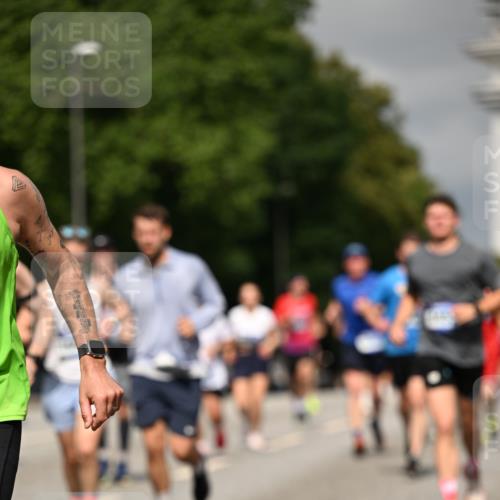 29.06.2025 - hella hamburg halbmarathon Dr. Thomas Lammeyer http://msf.ph/oto/8296889 29.06.2025 10:16:19 Kennedybrücke 1249, 1610, 1785, 1850, 1851, 2963, 2964, 3182, 3248, 3262, 3363, 4453, 4499, 5150, 5166, 5176, 6822, 6871, 7907, 8206, 8207, 8917, 8971, 9253, 9405, 9428, 10067, 10402, 10685, 11025 meine-sportfotos.de