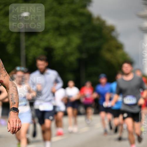 29.06.2025 - hella hamburg halbmarathon Dr. Thomas Lammeyer http://msf.ph/oto/8296913 29.06.2025 10:16:19 Kennedybrücke 1249, 1610, 1785, 1850, 1851, 2963, 2964, 3182, 3248, 3262, 3363, 4453, 4499, 5150, 5166, 5176, 6822, 6871, 7907, 8206, 8207, 8917, 8971, 9253, 9405, 9428, 10067, 10402, 10685, 11025 meine-sportfotos.de