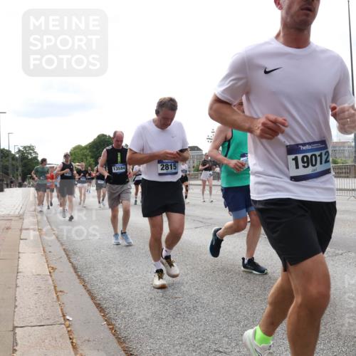29.06.2025 - hella hamburg halbmarathon Lena Gebhardt http://msf.ph/oto/8296924 29.06.2025 10:21:34 Lombardsbrücke 13584, 2815, 19012, 1028, 1072, 1158, 1191, 1250, 1266, 1401, 1658, 1668, 1958, 2172, 2271, 2315, 2353, 2529, 2635, 2815, 2956, 2986, 3122, 3161, 3453, 3770, 3817, 3825, 3826, 4289, 4375, 4376, 4697, 4786, 5122, 5373, 5395, 5412, 5493, 5759, 5957, 6086, 6103, 6275, 6308, 6475, 6805, 6844, 7075, 7375, 7522, 7553, 7612, 7672, 7781, 8095, 8286, 8715, 8726, 8844, 8896, 8959, 9100, 9108, 9369, 9483, 9499, 9501, 9532, 9624, 10374, 10874, 11698 meine-sportfotos.de