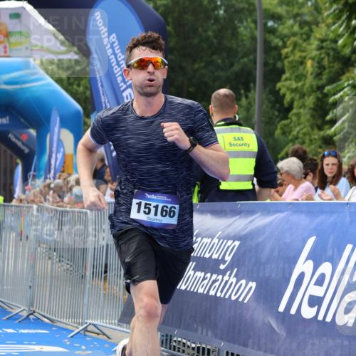 29.06.2025 - hella hamburg halbmarathon Strokosch-Dieckow http://msf.ph/oto/8297000 29.06.2025 10:17:55 Ziel 14932, 15166, 19072 meine-sportfotos.de
