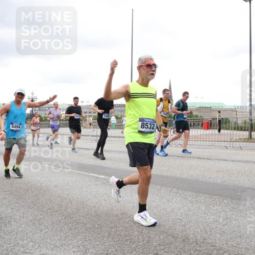 29.06.2025 - hella hamburg halbmarathon Lena Gebhardt http://msf.ph/oto/8297013 29.06.2025 10:56:11 Lombardsbrücke 14221, 6494, 8532, 5994, 1113, 1738, 1909, 2095, 2793, 2915, 3101, 3257, 3268, 3953, 3987, 4083, 4265, 4354, 4470, 4473, 4836, 4896, 5220, 5306, 5575, 5580, 5693, 5757, 5994, 6055, 6056, 6113, 6257, 6494, 6594, 6690, 6968, 7025, 7028, 7090, 7516, 7616, 7711, 7969, 8005, 8110, 8305, 8517, 8532, 8533, 8648, 8766, 9383, 9435, 9548, 9606, 9838, 9861, 9865, 9948, 9953, 9956, 10436, 10438, 10449, 10640, 10740, 10784, 10987, 11903, 11962, 11963 meine-sportfotos.de