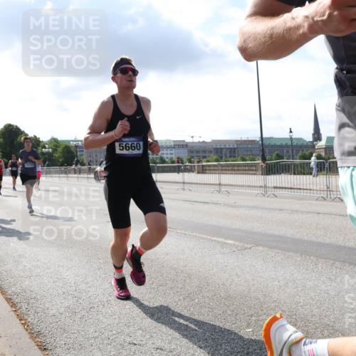 29.06.2025 - hella hamburg halbmarathon Lena Gebhardt http://msf.ph/oto/8297032 29.06.2025 09:46:48 Lombardsbrücke 18600, 13729, 5660, 10, 1053, 1344, 1396, 1411, 1577, 1889, 2243, 3005, 4477, 4944, 5048, 5152, 5193, 5660, 6683, 7080, 7466, 7534, 7622, 7628, 7867, 7901, 8312, 8323, 8784, 8864, 10298, 10477, 10865, 10927, 10929, 11230, 11304, 11661, 11898, 12447, 12899, 12987, 13199, 13252, 13493, 13494, 13617, 13729, 13771, 13961, 14069, 14310, 14385, 15902, 16065, 16140, 16243, 16811, 16931, 16957 meine-sportfotos.de