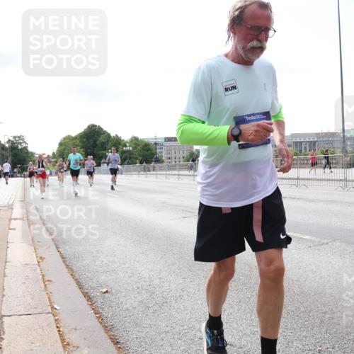 29.06.2025 - hella hamburg halbmarathon Lena Gebhardt http://msf.ph/oto/8297065 29.06.2025 10:12:00 Lombardsbrücke 1062, 1328, 1531, 1790, 1866, 1992, 2661, 3363, 3746, 4227, 5379, 5605, 7474, 7571, 8115, 8807, 8810, 9191, 9253, 9428, 9705, 10042, 10409, 10428, 11321, 11507, 11509, 11525, 11537, 11581, 11917, 12473, 13171, 13177, 13203, 13542, 13939, 13958, 14008, 14060, 14196, 14313, 14384, 15137, 15945, 16379, 16976, 17080, 17638, 17774, 17866, 18261, 18278, 18395, 18429, 18655 meine-sportfotos.de