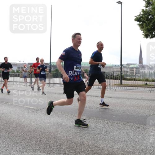 29.06.2025 - hella hamburg halbmarathon Lena Gebhardt http://msf.ph/oto/8297070 29.06.2025 10:36:48 Lombardsbrücke 17018, 4084, 231, 126, 1118, 1224, 1253, 1339, 1488, 1490, 1948, 1952, 1954, 2124, 2552, 2588, 3165, 3398, 3428, 3714, 3873, 3895, 4084, 4442, 4618, 4762, 4996, 5012, 5224, 5427, 5538, 5540, 5573, 5640, 5747, 5786, 5789, 5919, 6156, 6190, 6359, 6667, 6804, 7202, 7632, 7773, 8007, 8315, 8498, 8499, 8530, 8758, 8936, 8937, 8945, 9115, 9117, 9229, 9295, 9500, 9694, 13265, 15077, 17156, 17807, 18152, 18488 meine-sportfotos.de
