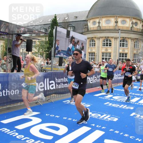 29.06.2025 - hella hamburg halbmarathon Michael Strokosch http://msf.ph/oto/8297118 29.06.2025 10:57:17 Ziel 1387, 1877, 2417, 2676, 4167, 4940, 8585, 9577, 9884, 9934, 10383, 11590, 11612, 13750, 14139, 15110, 15229, 15664, 15726, 17660, 17779, 17848, 17993, 19184 meine-sportfotos.de