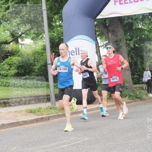 29.06.2025 - hella hamburg halbmarathon KatJ http://msf.ph/oto/8297137 29.06.2025 10:13:36 Zwischen KM18-KM19 2459, 6699, 6816 meine-sportfotos.de