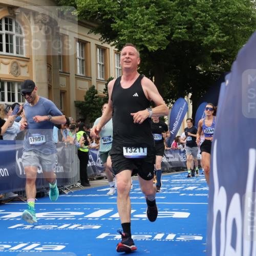 29.06.2025 - hella hamburg halbmarathon Strokosch-Dieckow http://msf.ph/oto/8297158 29.06.2025 10:52:25 Ziel 3715, 4140, 4587, 7178, 7232, 8371, 8661, 9145, 9876, 11791, 13015, 13211, 13301, 13707, 14561, 15144, 15980, 17773, 17997 meine-sportfotos.de