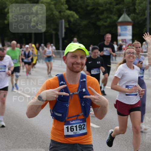 29.06.2025 - hella hamburg halbmarathon Jannik Wohlers http://msf.ph/oto/8297166 29.06.2025 10:36:50 Lombardsbrücke 1022, 1276, 1337, 1488, 1490, 1597, 1819, 2016, 2031, 2072, 2104, 2272, 2480, 2486, 3127, 3714, 4097, 4347, 4733, 5146, 5560, 5640, 5786, 5940, 6172, 6584, 6804, 7085, 7235, 7707, 7823, 8007, 8257, 8258, 8315, 8811, 9054, 9055, 10762, 10931, 11246, 11843, 11980, 12087, 12103, 12463, 12935, 13077, 13695, 13783, 13970, 13971, 14202, 14282, 14343, 14396, 14779, 14915, 15084, 15106, 15475, 16192, 16782, 16831, 17388, 17687, 17688, 17794, 17965, 18578, 18710 meine-sportfotos.de