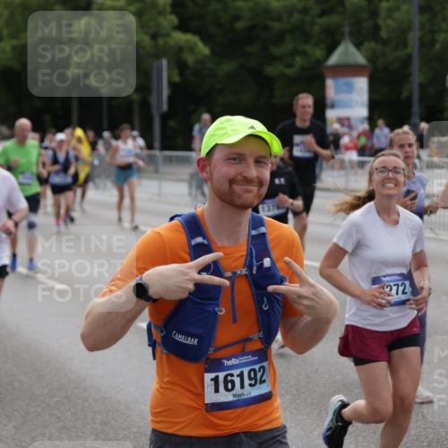 29.06.2025 - hella hamburg halbmarathon Jannik Wohlers http://msf.ph/oto/8297210 29.06.2025 10:36:50 Lombardsbrücke 1022, 1276, 1337, 1488, 1490, 1597, 1819, 2016, 2031, 2072, 2104, 2272, 2480, 2486, 3127, 3714, 4097, 4347, 4733, 5146, 5560, 5640, 5786, 5940, 6172, 6584, 6804, 7085, 7235, 7707, 7823, 8007, 8257, 8258, 8315, 8811, 9054, 9055, 10762, 10931, 11246, 11843, 11980, 12087, 12103, 12463, 12935, 13077, 13695, 13783, 13970, 13971, 14202, 14282, 14343, 14396, 14779, 14915, 15084, 15106, 15475, 16192, 16782, 16831, 17388, 17687, 17688, 17794, 17965, 18578, 18710 meine-sportfotos.de