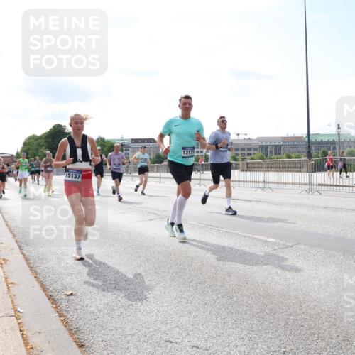 29.06.2025 - hella hamburg halbmarathon Lena Gebhardt http://msf.ph/oto/8297221 29.06.2025 10:12:04 Lombardsbrücke 1062, 1328, 1531, 1790, 1992, 2661, 3363, 3746, 4227, 5176, 5379, 5605, 6871, 7474, 7571, 9191, 9253, 9405, 9428, 9705, 10042, 10409, 10428, 11507, 11509, 11525, 11537, 11581, 11917, 12473, 13171, 13177, 13203, 13542, 13958, 14060, 14196, 14313, 14384, 14863, 15137, 15945, 16379, 16976, 17080, 17638, 17774, 17866, 18261, 18278, 18395, 18429, 18655 meine-sportfotos.de