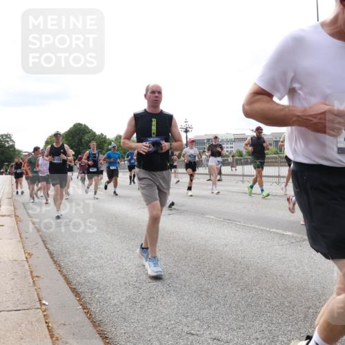29.06.2025 - hella hamburg halbmarathon Lena Gebhardt http://msf.ph/oto/8297253 29.06.2025 10:21:35 Lombardsbrücke 6103, 3774, 2815, 1411, 1028, 1072, 1158, 1191, 1250, 1266, 1401, 1658, 1668, 1958, 2172, 2271, 2315, 2353, 2529, 2635, 2815, 2956, 2986, 3122, 3770, 3817, 3825, 3826, 4289, 4375, 4376, 4697, 4786, 5122, 5373, 5395, 5412, 5493, 5759, 5957, 6086, 6103, 6475, 6805, 6844, 7075, 7375, 7522, 7553, 7612, 7672, 7781, 8095, 8286, 8715, 8844, 8896, 8959, 9100, 9108, 9369, 9483, 9499, 9501, 9532, 9624, 10374, 10874, 11698 meine-sportfotos.de