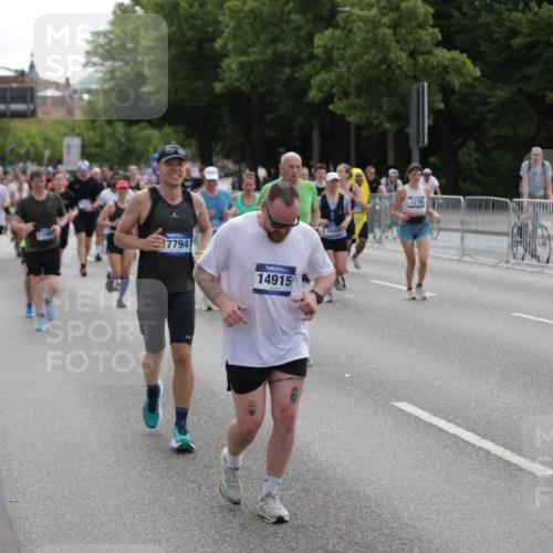 29.06.2025 - hella hamburg halbmarathon Jannik Wohlers http://msf.ph/oto/8297258 29.06.2025 10:36:51 Lombardsbrücke 1022, 1276, 1337, 1597, 1819, 2016, 2031, 2072, 2104, 2272, 2480, 2486, 3127, 3714, 4097, 4347, 4733, 5146, 5560, 5786, 5940, 6172, 6584, 6804, 7085, 7235, 7707, 7823, 8257, 8258, 8315, 8811, 8843, 9054, 9055, 10762, 10931, 11246, 11843, 11980, 12087, 12103, 12463, 12935, 13077, 13695, 13783, 13970, 13971, 14202, 14282, 14343, 14396, 14779, 14915, 15084, 15106, 15475, 16192, 16303, 16782, 16831, 17305, 17307, 17388, 17687, 17688, 17794, 17965, 18578, 18710 meine-sportfotos.de