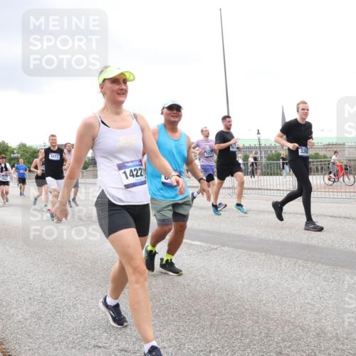 29.06.2025 - hella hamburg halbmarathon Lena Gebhardt http://msf.ph/oto/8297266 29.06.2025 10:56:12 Lombardsbrücke 4473, 1422, 3257, 326, 5994, 12, 1113, 1738, 1909, 2095, 2793, 2915, 3257, 3268, 3953, 3987, 4083, 4265, 4354, 4470, 4473, 4836, 4896, 5306, 5580, 5693, 5757, 5994, 6055, 6056, 6113, 6257, 6494, 6594, 6690, 6968, 7025, 7028, 7090, 7516, 7616, 7711, 7969, 8005, 8110, 8305, 8517, 8532, 8533, 8648, 8766, 9383, 9435, 9548, 9606, 9838, 9861, 9865, 9948, 9953, 10436, 10438, 10449, 10640, 10740, 10784, 10987, 11903, 11962, 11963 meine-sportfotos.de