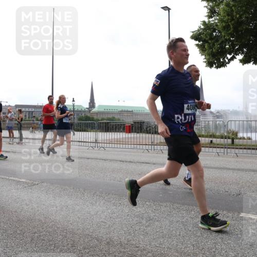 29.06.2025 - hella hamburg halbmarathon Lena Gebhardt http://msf.ph/oto/8297282 29.06.2025 10:36:49 Lombardsbrücke 10487, 13657, 408, 1118, 1224, 1253, 1339, 1488, 1490, 1948, 1952, 1954, 2124, 2552, 2588, 3165, 3398, 3428, 3714, 3873, 3895, 4084, 4442, 4618, 4762, 4996, 5012, 5224, 5427, 5538, 5540, 5640, 5747, 5786, 5789, 5919, 6156, 6172, 6190, 6359, 6667, 6804, 7202, 7632, 7773, 8007, 8315, 8499, 8530, 8758, 8936, 8937, 8945, 9054, 9115, 9117, 9229, 9295, 9500, 9694, 13265, 15077, 17156, 17807, 18152, 18488 meine-sportfotos.de
