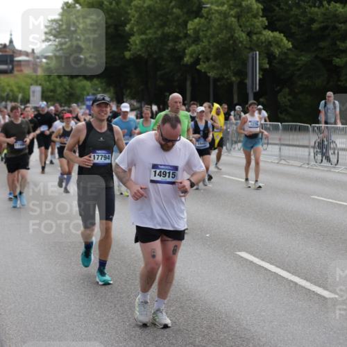 29.06.2025 - hella hamburg halbmarathon Jannik Wohlers http://msf.ph/oto/8297304 29.06.2025 10:36:51 Lombardsbrücke 1022, 1276, 1337, 1597, 1819, 2016, 2031, 2072, 2104, 2272, 2480, 2486, 3127, 3714, 4097, 4347, 4733, 5146, 5560, 5786, 5940, 6172, 6584, 6804, 7085, 7235, 7707, 7823, 8257, 8258, 8315, 8811, 8843, 9054, 9055, 10762, 10931, 11246, 11843, 11980, 12087, 12103, 12463, 12935, 13077, 13695, 13783, 13970, 13971, 14202, 14282, 14343, 14396, 14779, 14915, 15084, 15106, 15475, 16192, 16303, 16782, 16831, 17305, 17307, 17388, 17687, 17688, 17794, 17965, 18578, 18710 meine-sportfotos.de