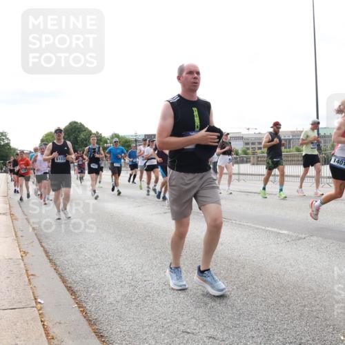 29.06.2025 - hella hamburg halbmarathon Lena Gebhardt http://msf.ph/oto/8297335 29.06.2025 10:21:36 Lombardsbrücke 1401, 1028, 1072, 1158, 1191, 1250, 1266, 1401, 1658, 1668, 1958, 2172, 2271, 2315, 2353, 2529, 2635, 2815, 2956, 2986, 3122, 3770, 3817, 3825, 3826, 3995, 4289, 4375, 4376, 4697, 4786, 5122, 5373, 5395, 5412, 5493, 5759, 5957, 6086, 6103, 6475, 6805, 6844, 7075, 7375, 7522, 7553, 7612, 7672, 7781, 8095, 8286, 8715, 8844, 8896, 8959, 9100, 9369, 9483, 9499, 9501, 9532, 9624, 10374, 10874, 11698 meine-sportfotos.de